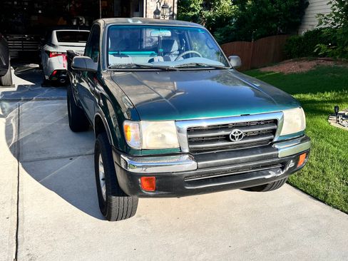 Used 2000 Toyota Tacoma 4x4 Regular Cab image 10