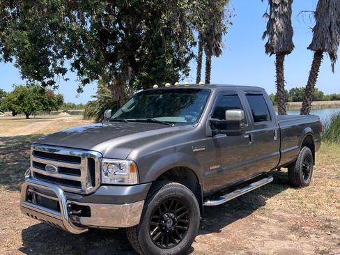 Used 2006 Ford F350 Lariat AWD/4WD image 4