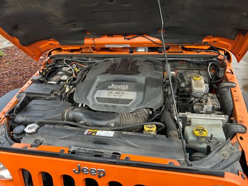 Used 2012 Jeep Wrangler Unlimited Rubicon w/ Connectivity Group image 14