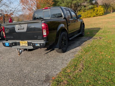 Used 2019 Nissan Frontier SV w/ Value Truck Package image 6