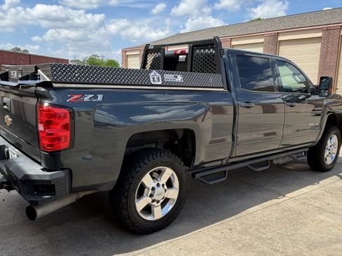 Used 2018 Chevrolet Silverado 2500 LT w/ LT Convenience Package image 8