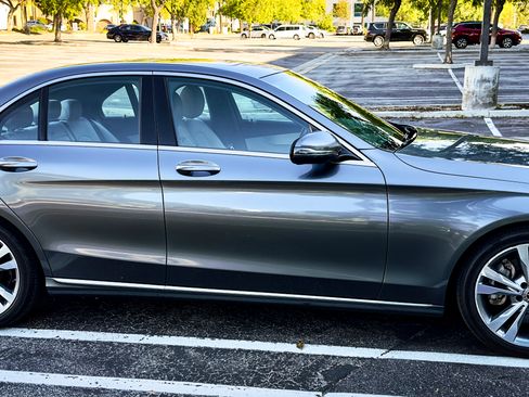 Used 2018 Mercedes-Benz C 300 Sedan image 4