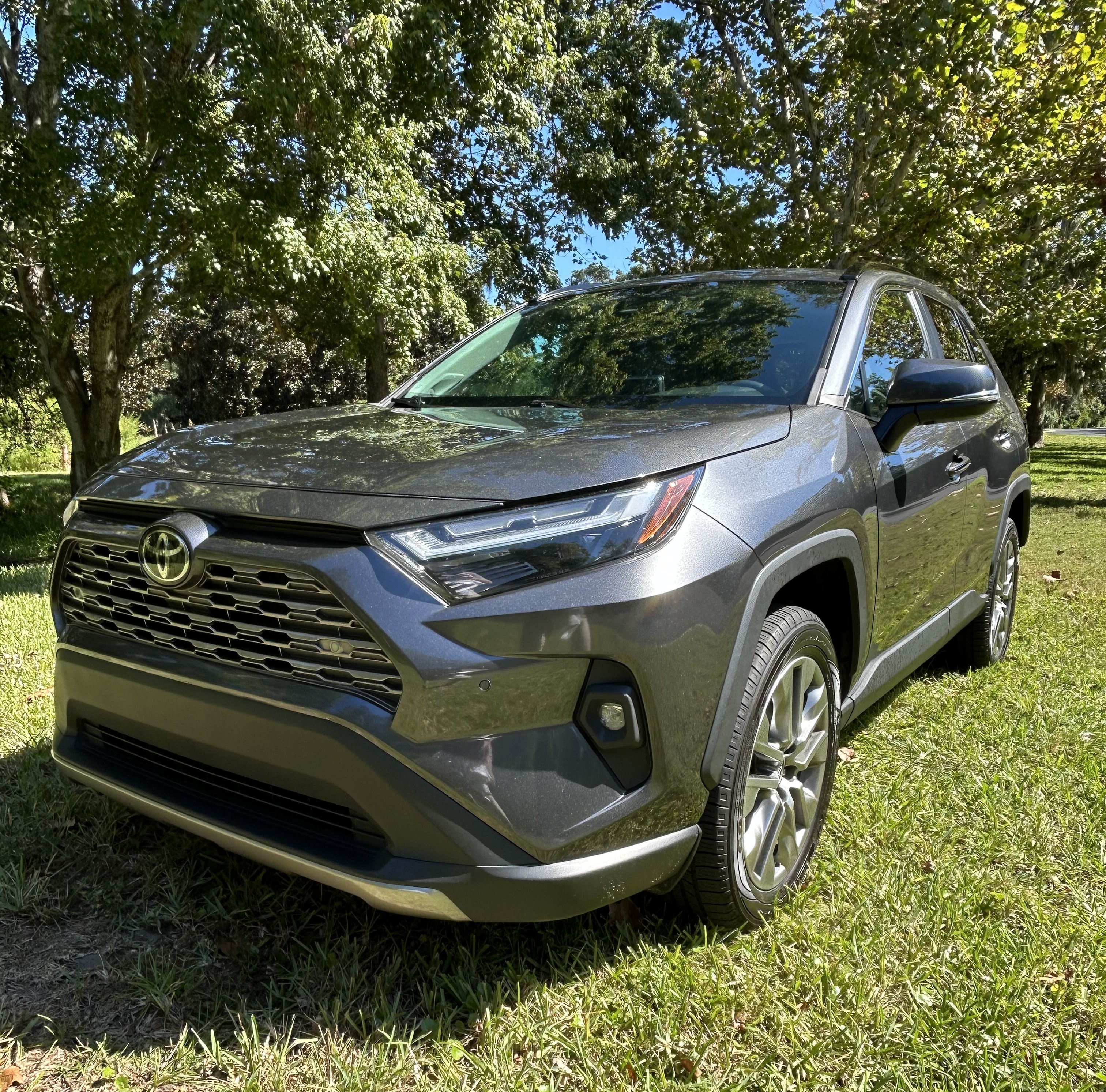 Used 2023 Toyota RAV4 Limited AWD/4WD image 4