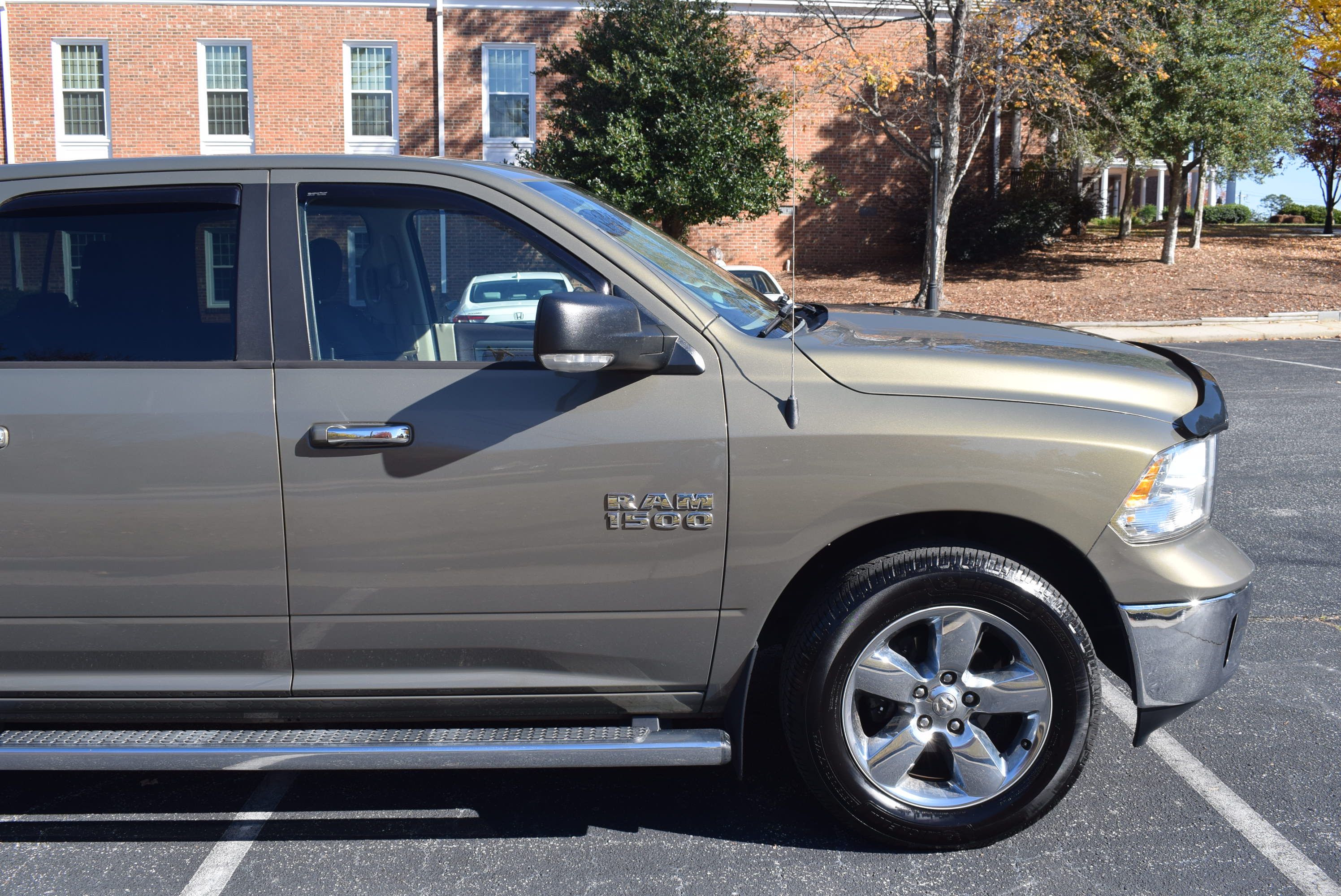 Used 2015 RAM 1500 Big Horn RWD image 4