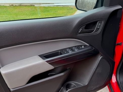 Used 2019 Chevrolet Colorado W/T w/ Custom Special Edition image 8