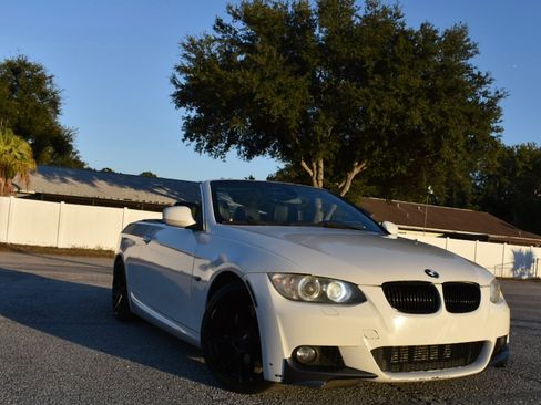 Used 2010 BMW 335i Convertible image 14