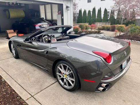 Used 2014 Ferrari California image 4