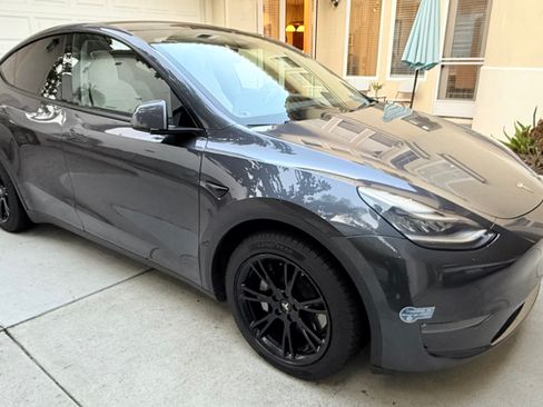 Used 2020 Tesla Model Y Long Range image 11