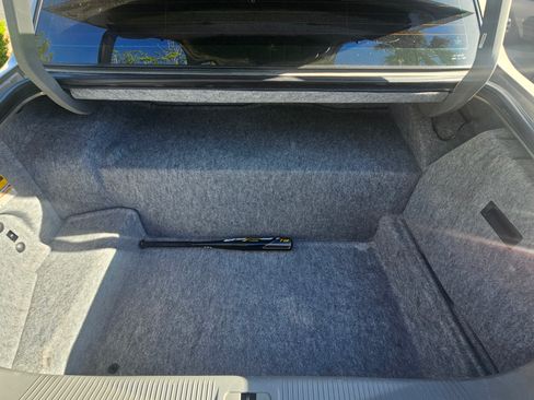 Used 2003 Lincoln Town Car Signature image 11