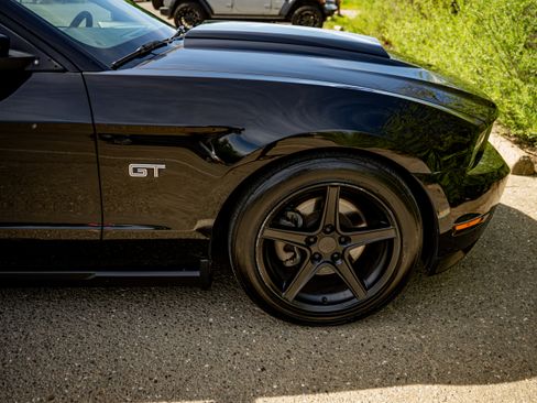 Used 2010 Ford Mustang GT Premium RWD image 18