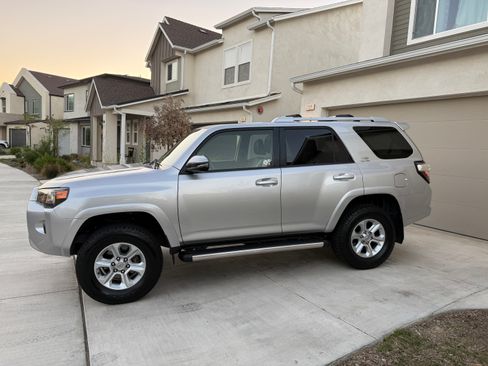 Used 2018 Toyota 4Runner SR5 Premium image 5