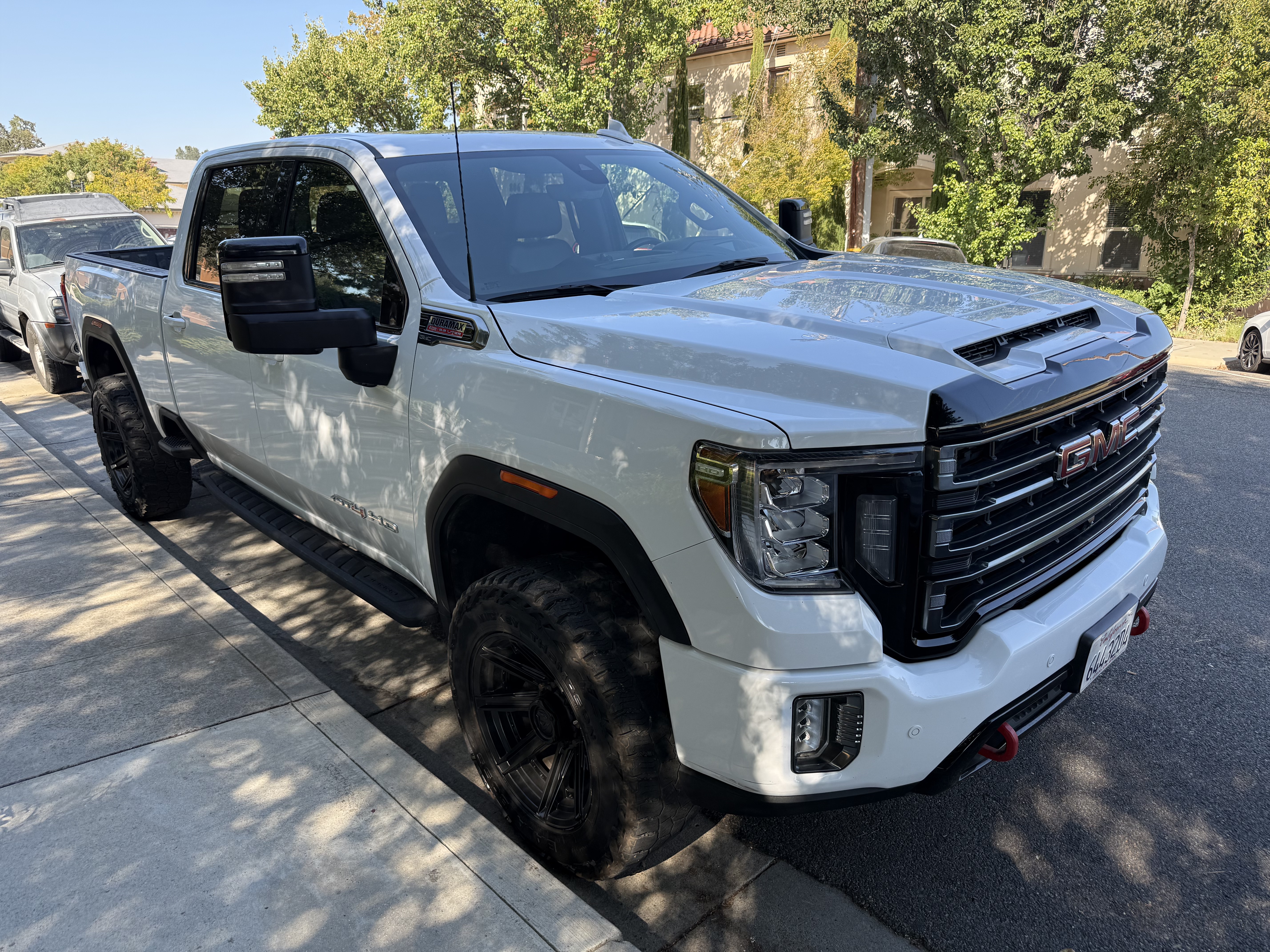 Used 2022 GMC Sierra 2500 AT4 w/ AT4 Premium Plus Package AWD/4WD image 6