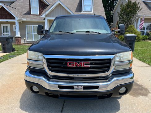 Used 2007 GMC Sierra 2500 SLT w/ Onstar Plus Package AWD/4WD image 2