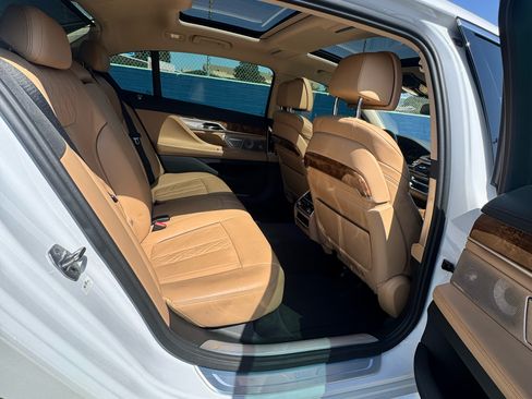 Used 2018 BMW 750i xDrive AWD/4WD image 11