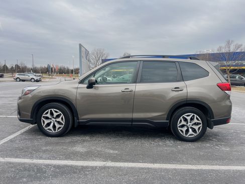 Used 2021 Subaru Forester Premium image 1