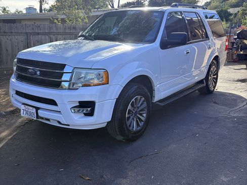 Used 2017 Ford Expedition XLT image 5