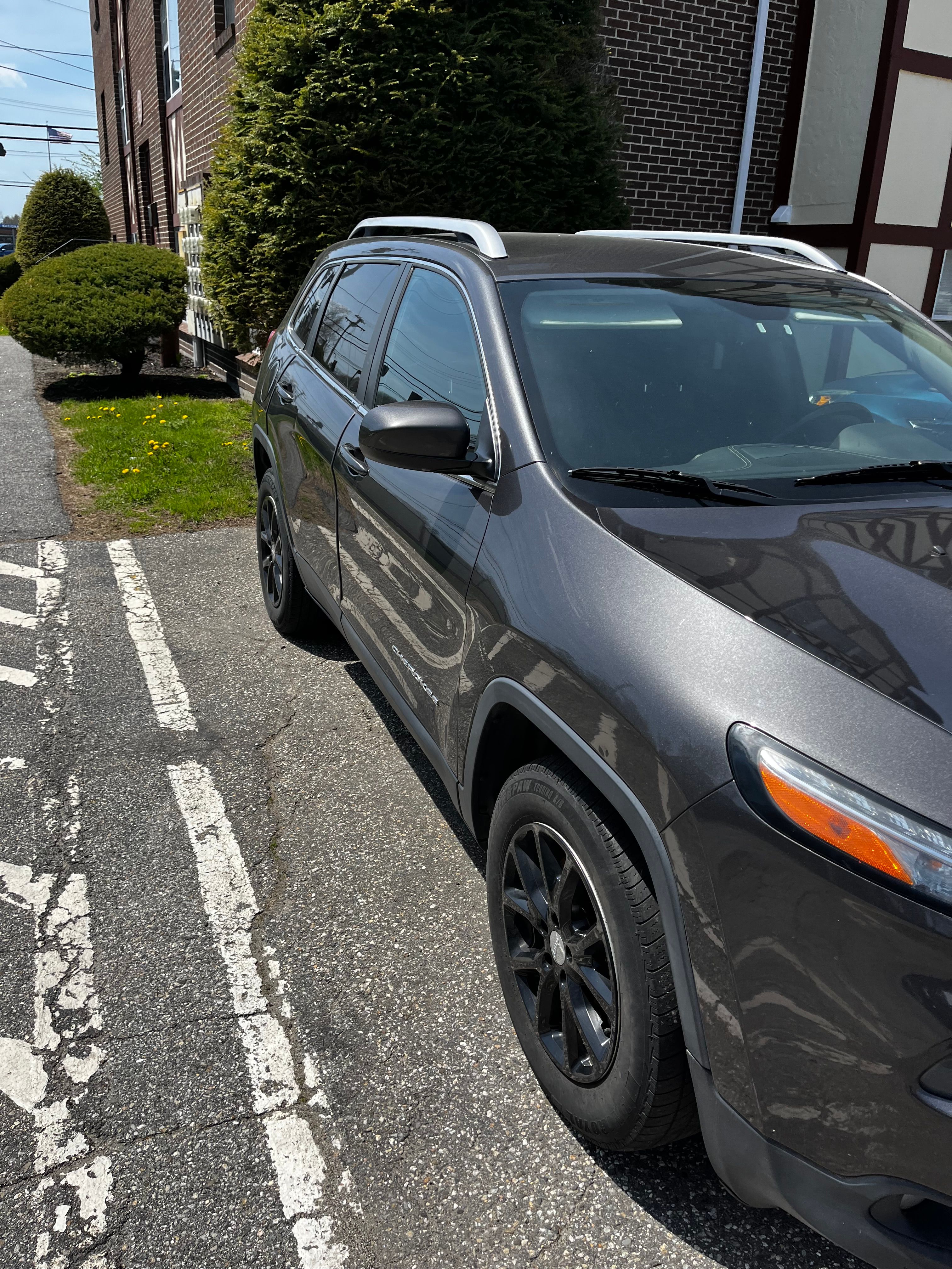 Used 2014 Jeep Cherokee Latitude w/ Comfort/Convenience Group AWD/4WD image 4