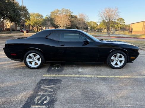 Used 2012 Dodge Challenger SXT w/ Sound Group image 8