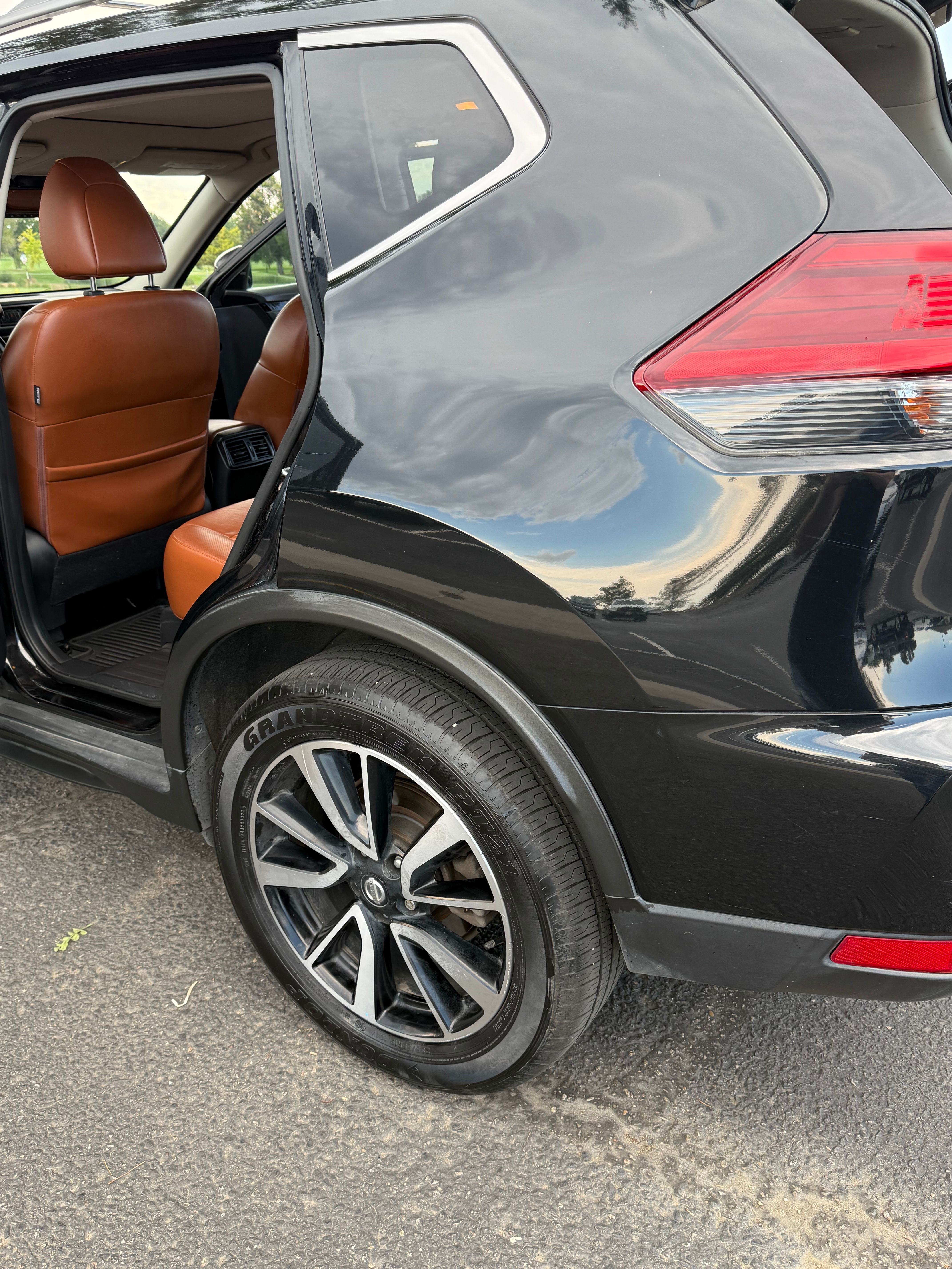 Used 2018 Nissan Rogue SL w/ Premium Package AWD/4WD image 11