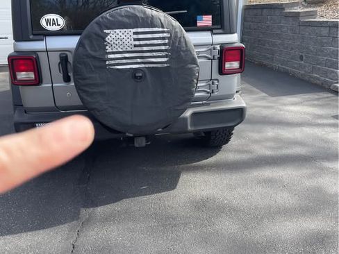 Used 2018 Jeep Wrangler Sport AWD/4WD image 9