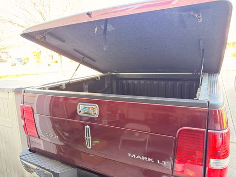 Used 2006 Lincoln Mark LT 4x4 image 9