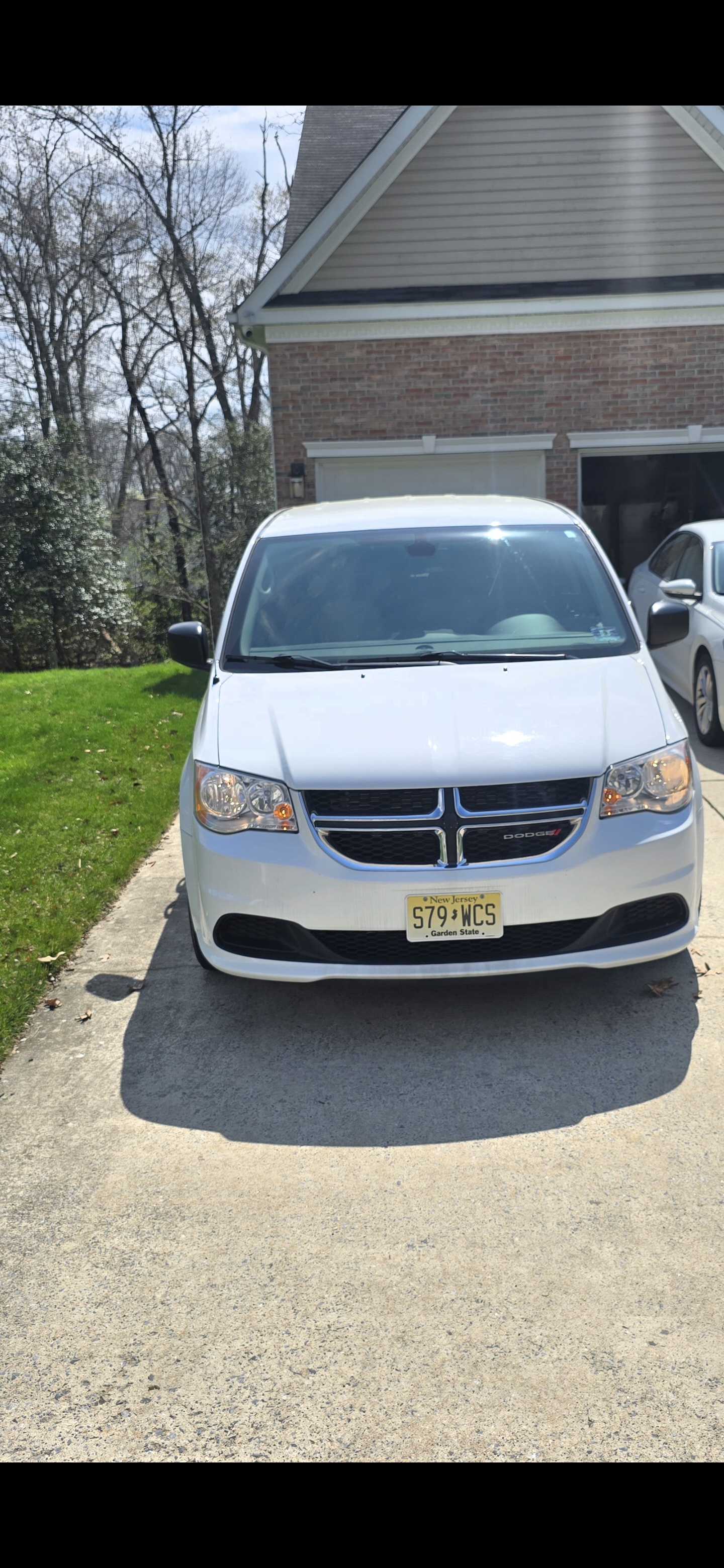 Used 2019 Dodge Grand Caravan SE FWD image 1