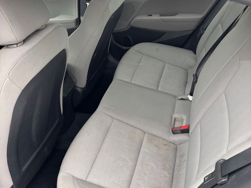 Used 2017 Hyundai Elantra SE image 10
