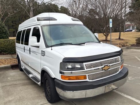 Used 2013 Chevrolet Express 1500 image 2