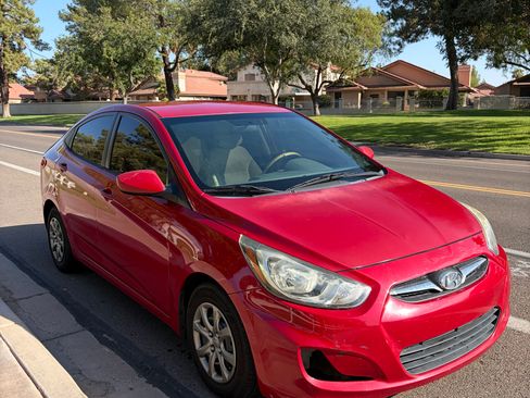 Used 2013 Hyundai Accent GLS FWD image 1