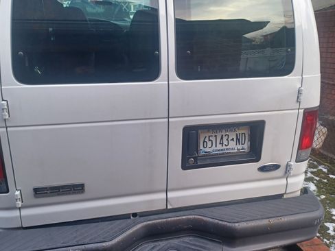 Used 2006 Ford E-350 and Econoline 350 Extended Super Duty image 11