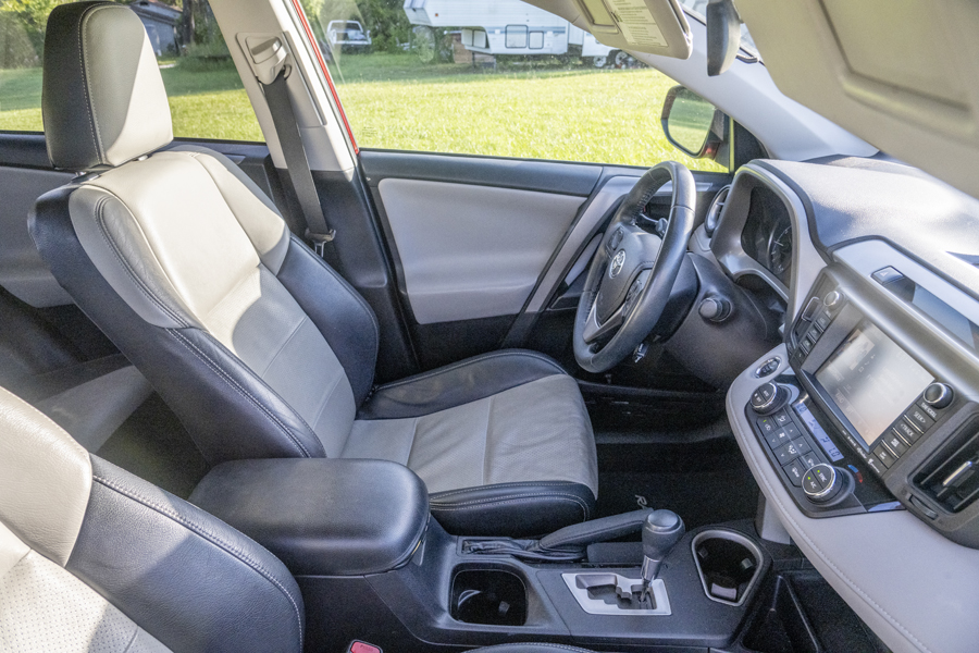Used 2018 Toyota RAV4 XLE FWD image 18