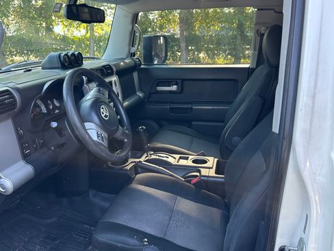 Used 2012 Toyota FJ Cruiser Sport Utility 2D w/ Convenience Pkg image 11