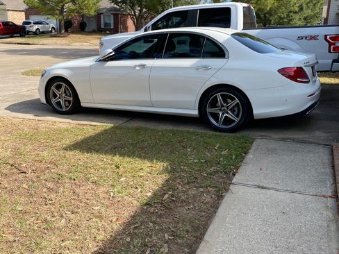 Used 2020 Mercedes-Benz E 350 Sedan image 2