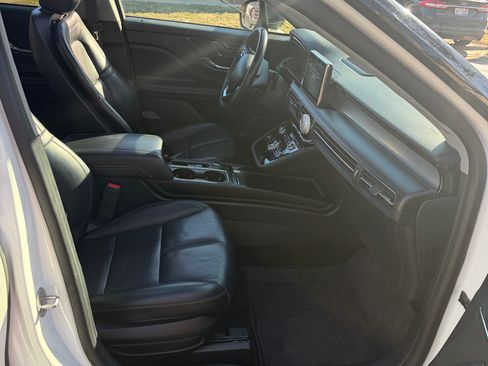 Used 2021 Lincoln Corsair AWD w/ Premium Package image 14