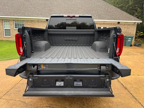 Used 2021 GMC Sierra 1500 AT4 w/ AT4 Premium Package image 11