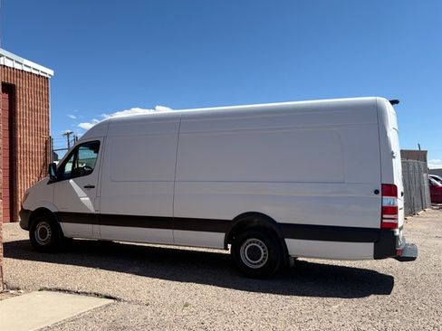 Used 2015 Mercedes-Benz Sprinter 2500 image 27