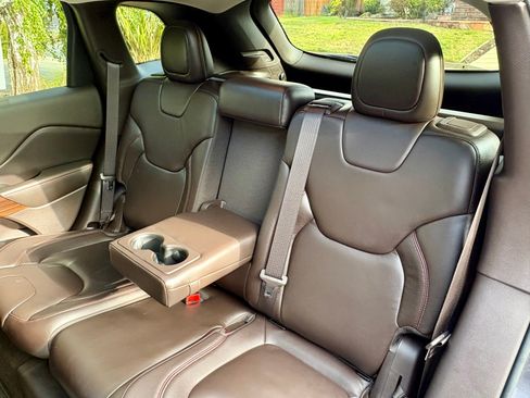 Used 2014 Jeep Cherokee Trailhawk w/ Technology Group AWD/4WD image 8