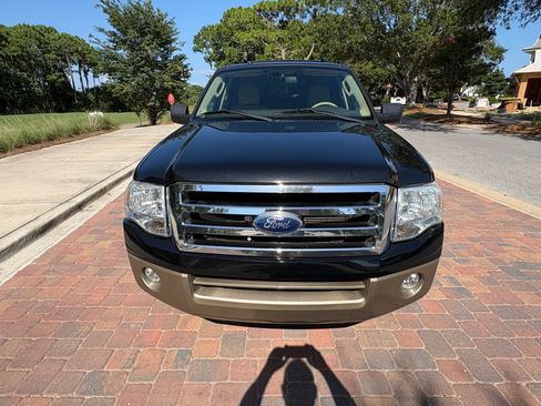 Used 2014 Ford Expedition XLT w/ Equipment Group 202A RWD image 4