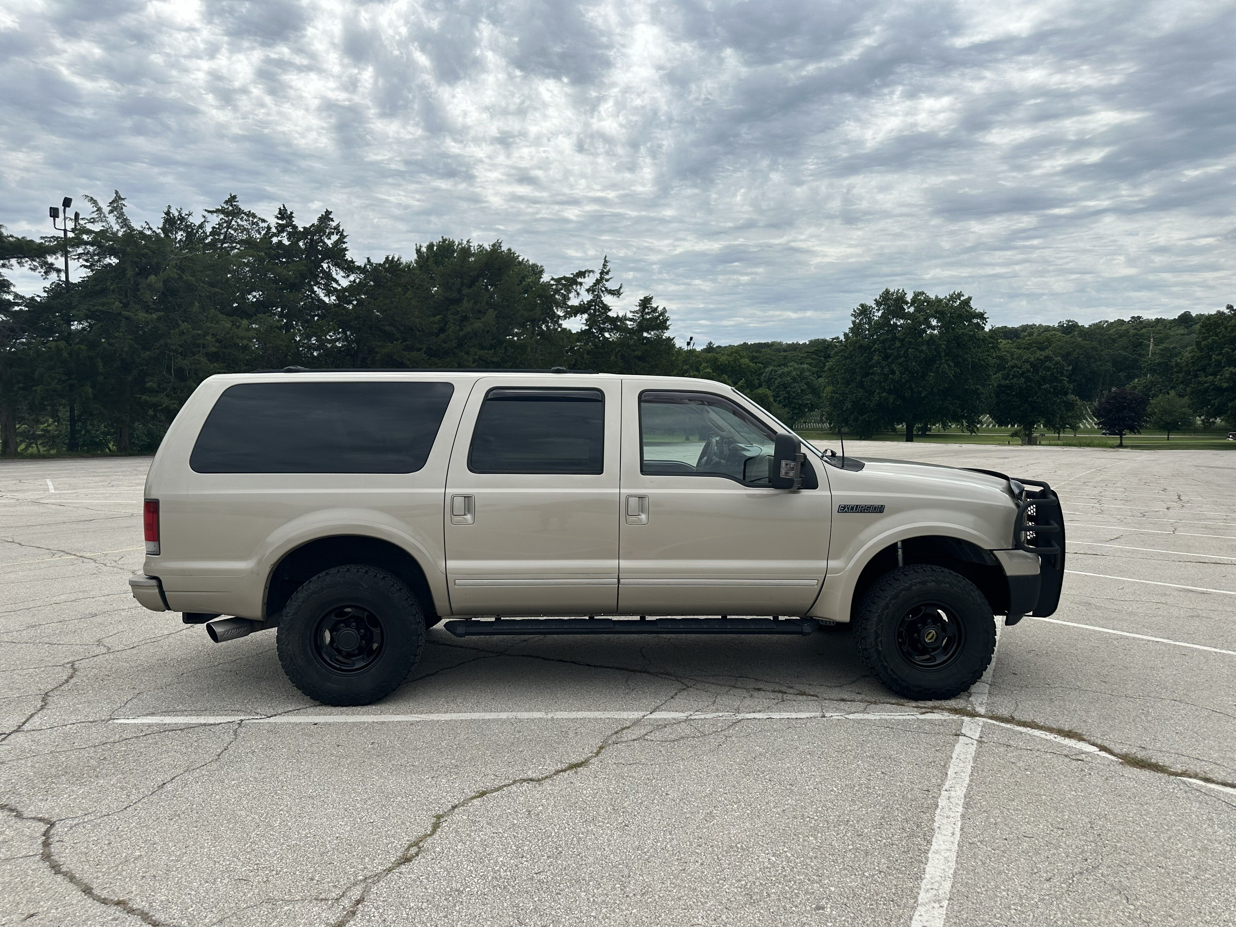 Used 2005 Ford Excursion Limited AWD/4WD image 6