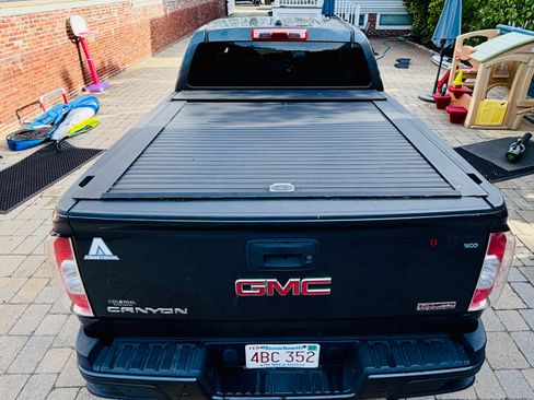 Used 2015 GMC Canyon SLE w/ All-Terrain Package AWD/4WD image 8