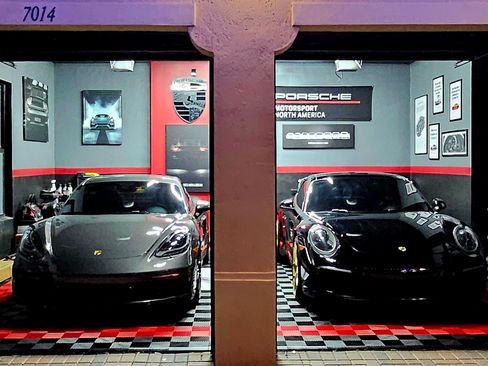 Used 2017 Porsche 911 Carrera image 2