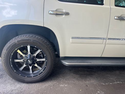 Used 2014 GMC Yukon Denali AWD/4WD image 6