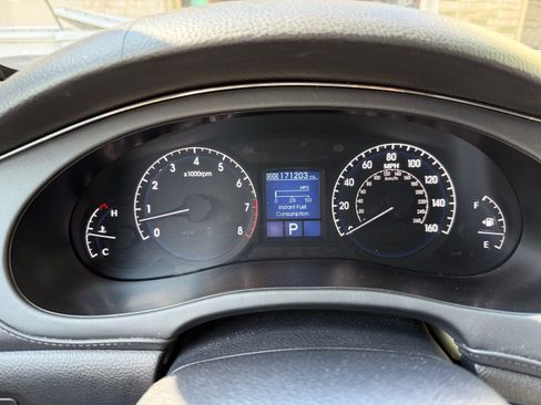 Used 2010 Hyundai Genesis 4.6 w/ Technology Pkg 5 RWD image 9