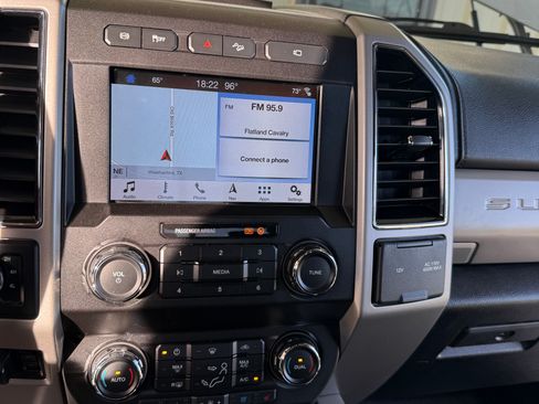 Used 2019 Ford F250 Lariat w/ Chrome Package image 16