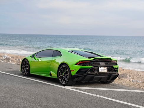 Used 2021 Lamborghini Huracan EVO RWD image 5