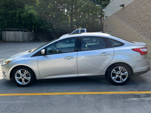 Used 2014 Ford Focus SE FWD image 4