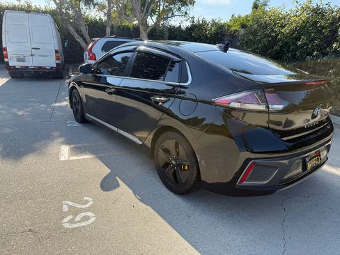 Used 2020 Hyundai Ioniq SEL FWD image 13