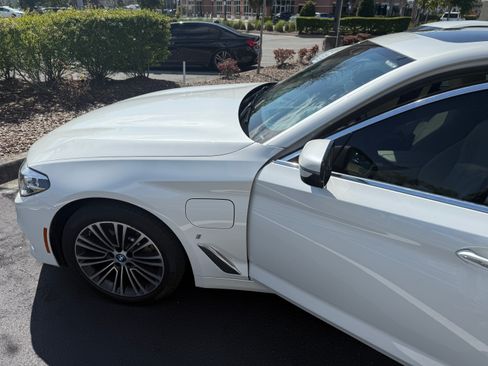 Used 2018 BMW 530e w/ Premium Package 2 image 10