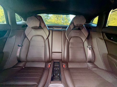 Used 2024 Porsche Panamera image 29