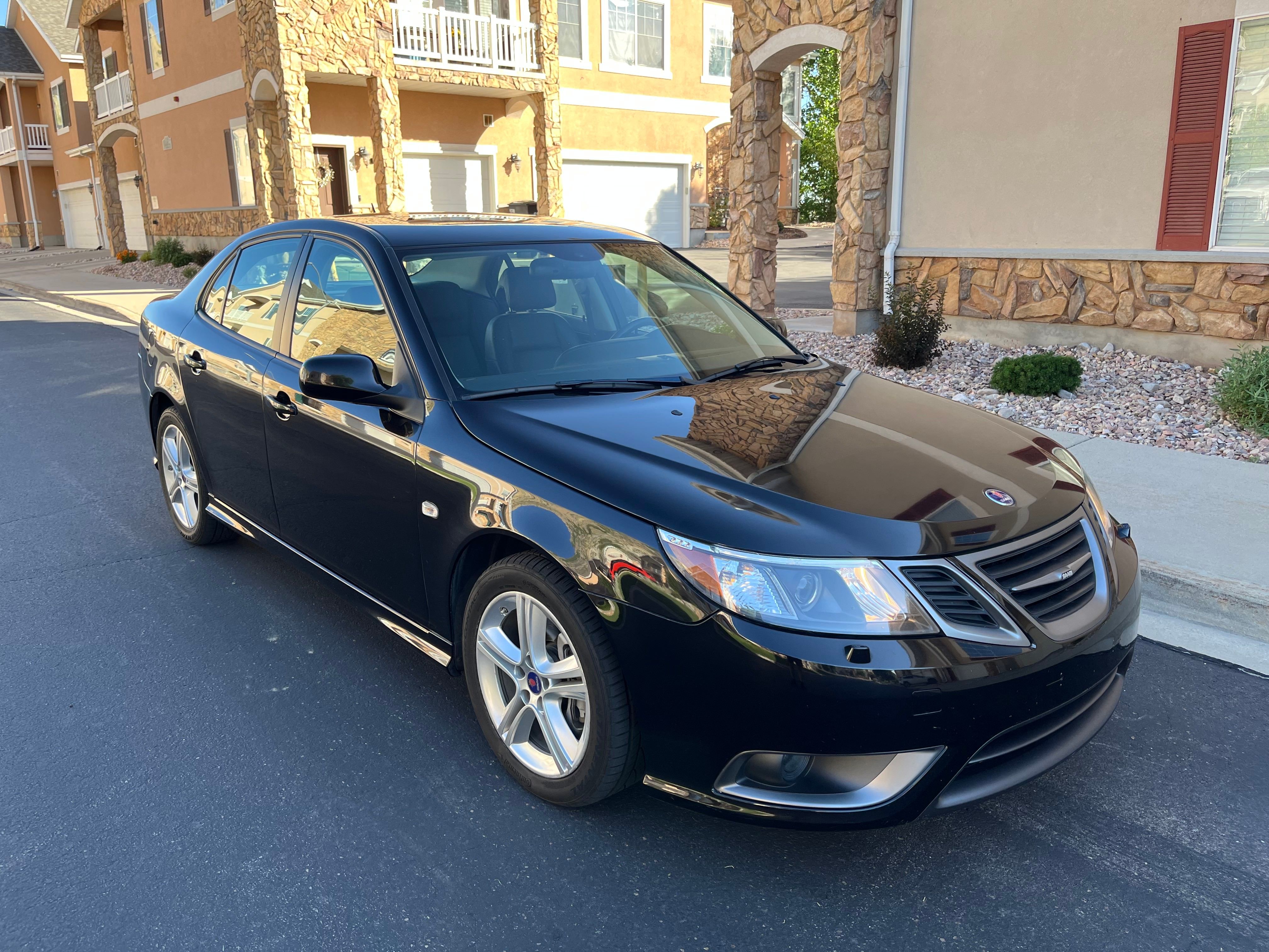 Used 2010 Saab 9-3 Aero w/ Aero Premium Package AWD/4WD image 8